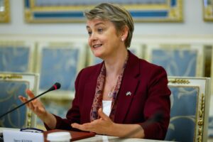 La ministra británica de Exteriores, Yvette Cooper, en una imagen reciente. EFE/EPA/VALENTYN OGIRENKO / POOL