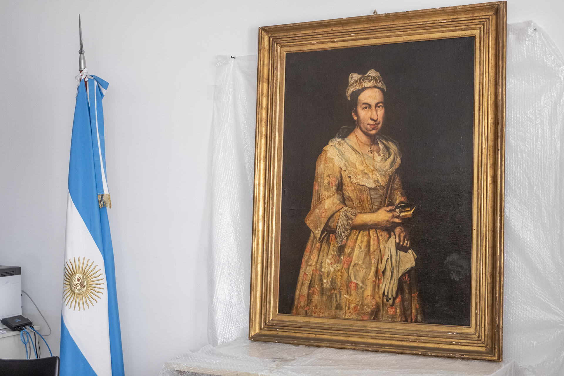 Fotografía del cuadro 'Retrato de una dama', robado por un oficial nazi a un galerisa judío en Amsterdam durante la Segunda Guerra Mundial, fue recuperado en un inmueble de Mar del Plata (Argentina). EFE/STR