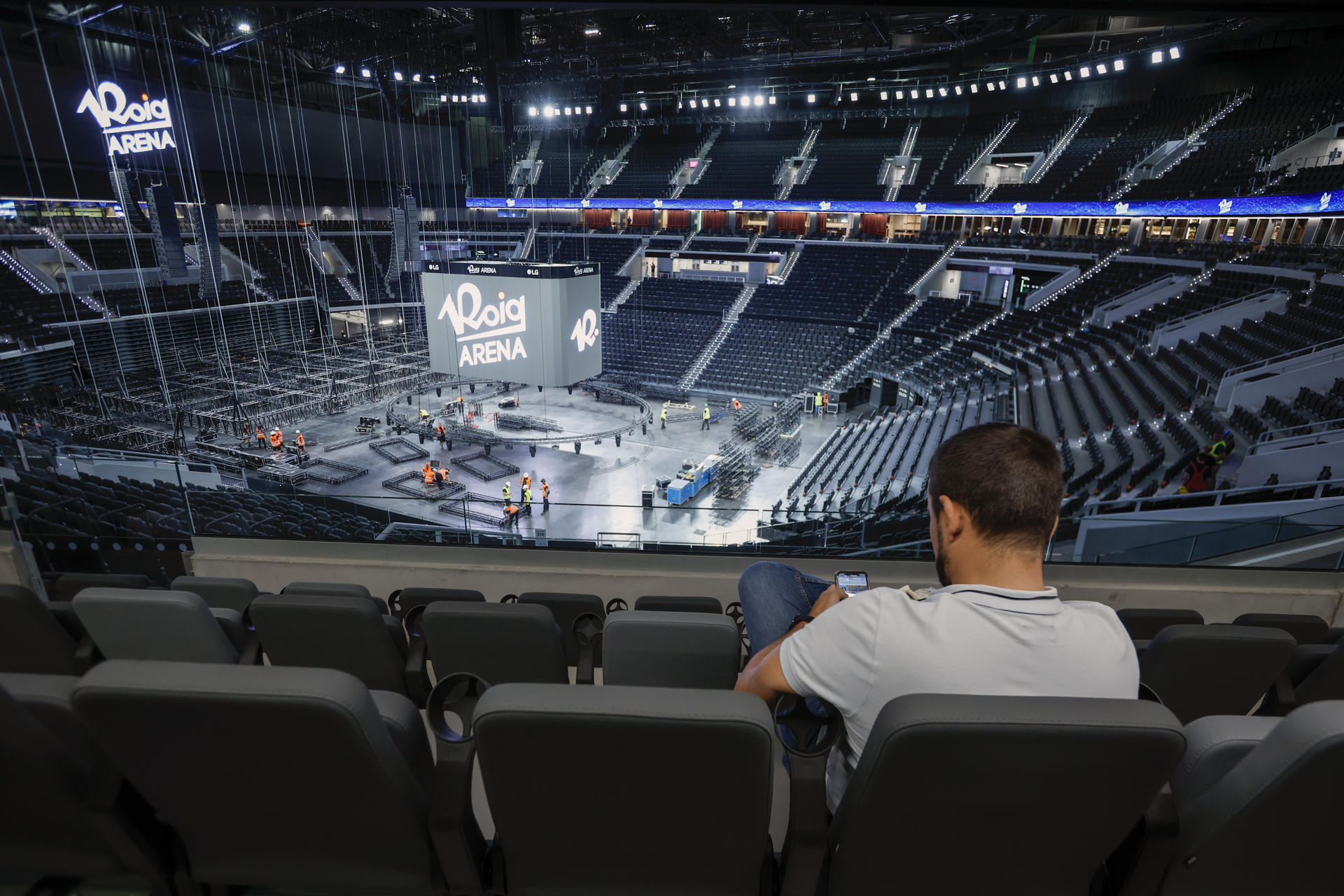 Vista de la presentación del Roig Arena este martes, el recinto cubierto multiusos y nueva casa del Valencia Basket que se inaugura este sábado con un presupuesto de 300 millones de euros que ha sufragado íntegramente Juan Roig, presidente de Mercadona, con su patrimonio personal, y que busca convertirse en el nuevo gran centro de conciertos y actos socioculturales y empresariales de la ciudad.-EFE/ Biel Alino