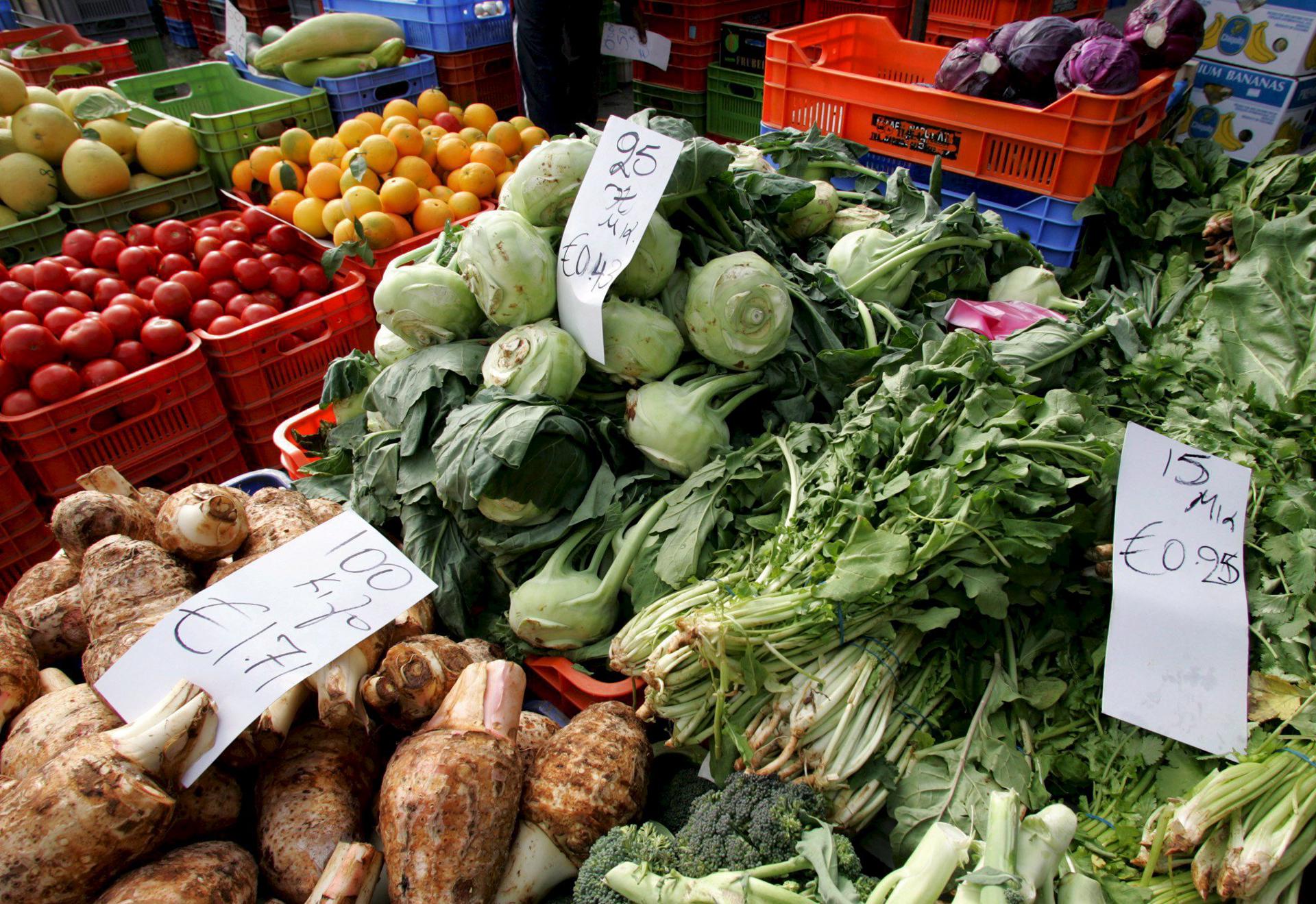 Fotografía de archivo de un mercado de frutas y hortalizas. EFE/Katia Christodoulou