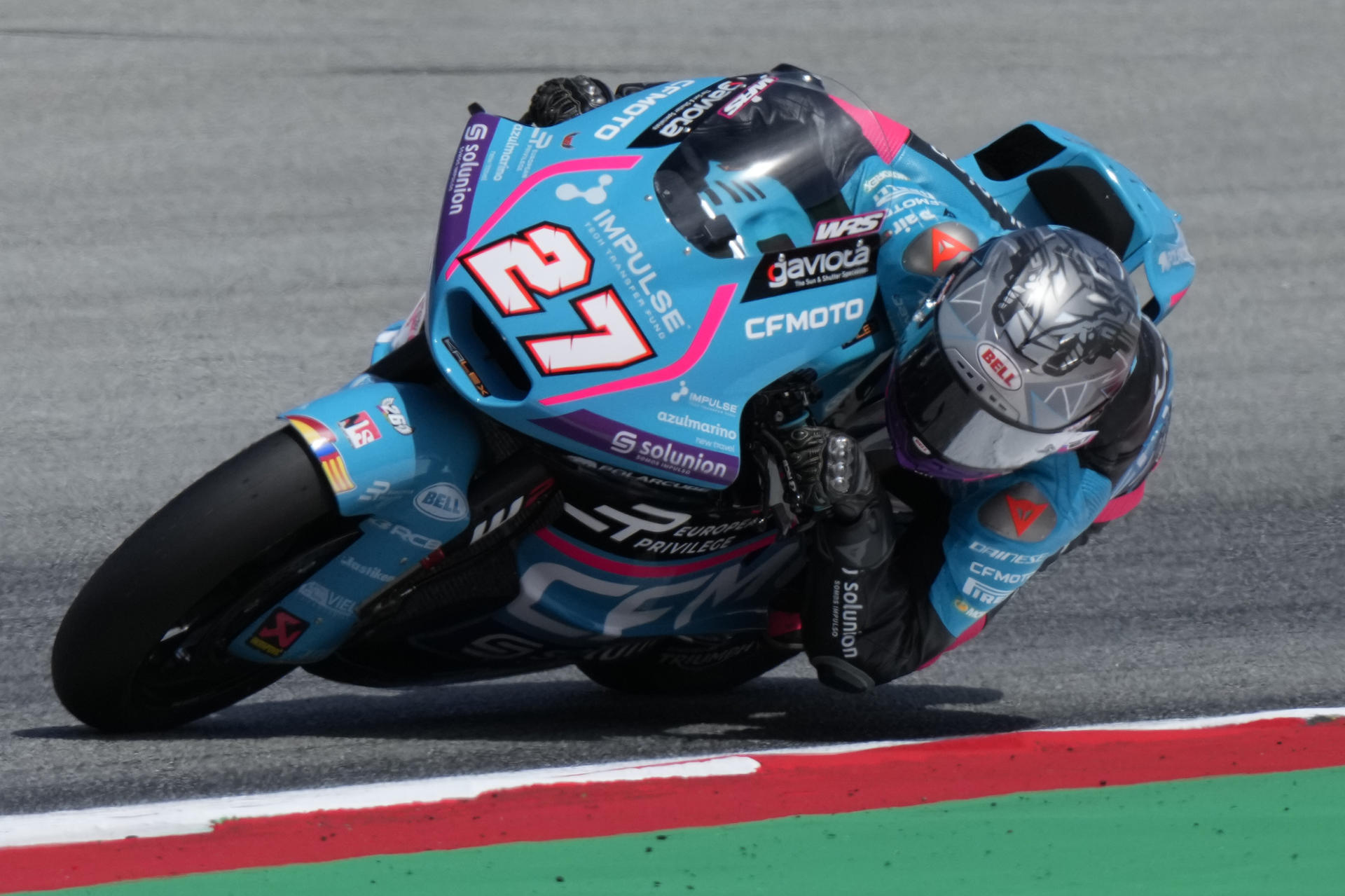 El piloto español de Moto2 Daniel Holgado compite en la clasificación del Gran Premio de Cataluña, que se disputará en el circuito de Barcelona-Cataluña en Montmeló. EFE/ Alejandro Garcia