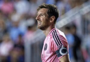 El capitán Lionel Messi aportó este martes un gol y una asistencia a la victoria maciza de Inter Miami por 3-1 sobre Seattle Sounders en Fort Lauderdale (Florida). EFE/EPA/CRISTOBAL HERRERA-ULASHKEVICH