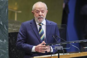 El presidente de Brasil, Luiz Inácio Lula da Silva, al intervenir este martes, 23 de septiembre, durante la 80ª sesión de la Asamblea General de las Naciones Unidas, en la sede de la ONU, en Nueva York (NY, EE.UU.). EFE/Sarah Yenesel