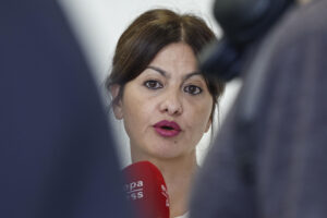 La ministra de Juventud e Infancia, Sira Rego, atiende a la prensa este lunes en Madrid. EFE/ Sergio Perez