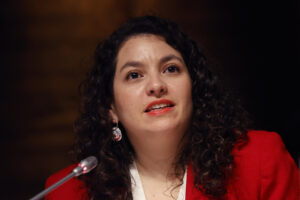 Fotografía de archivo dministra de Desarrollo Social y Familia de Chile, Javiera Toro, durante una conferencia, en Santiago de Chile. EFE/Elvis González