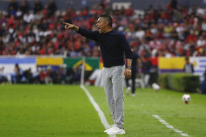 El León del fútbol mexicano anunció este lunes el regreso del entrenador Ignacio Ambriz al banquillo del equipo en el que milita el colombiano James Rodríguez. Fotografía de archivo. EFE/ Francisco Guasco