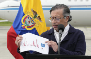 Fotografía cedida por la Presidencia de Colombia de su mandatario, Gustavo Petro, durante una alocución este miércoles, en Bogotá (Colombia). EFE/Presidencia de Colombia
