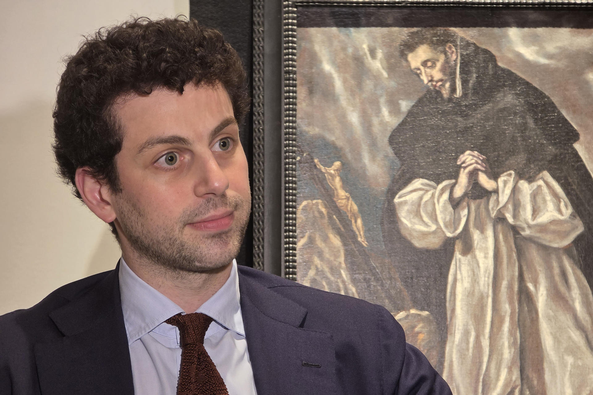 El especialista de la Hispanic Society (HS) de Nueva York en los grandes maestros, Oliver Rordorf, habla durante una entrevista con EFE este viernes, en Nueva York (Estados Unidos). EFE/Alberto Boal
