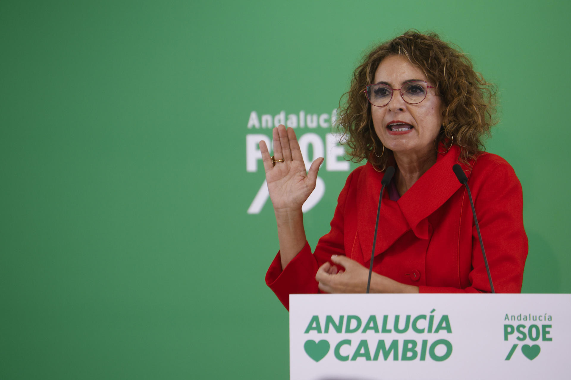 La secretaria general del PSOE de Andalucía y vicepresidenta del Gobierno, María Jesús Montero, interviene en la reunión de la Interparlamentaria regional socialista celebrada en Montilla (Córdoba) este viernes. EFE/ Salas