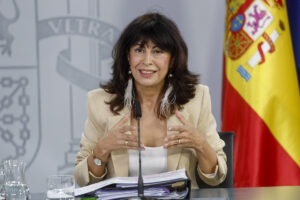 La ministra de Igualdad, Ana Redondo, durante la rueda de prensa posterior a la reunión del Consejo de Ministros, este martes en Moncloa. EFE/Rodrigo Jiménez