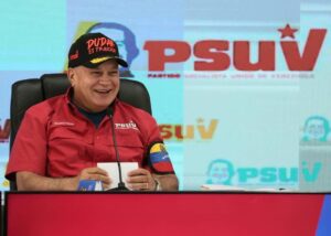 Fotografía difundida por la cuenta en X @ConElMazoDando del ministro de Interior y Justicia de Venezuela, Diosdado Cabello, durante una rueda de prensa este lunes, en Caracas (Venezuela). EFE/ @ConElMazoDando /SOLO USO EDITORIAL/ SOLO DISPONIBLE PARA ILUSTRAR LA NOTICIA QUE ACOMPAÑA (CRÉDITO OBLIGATORIO)