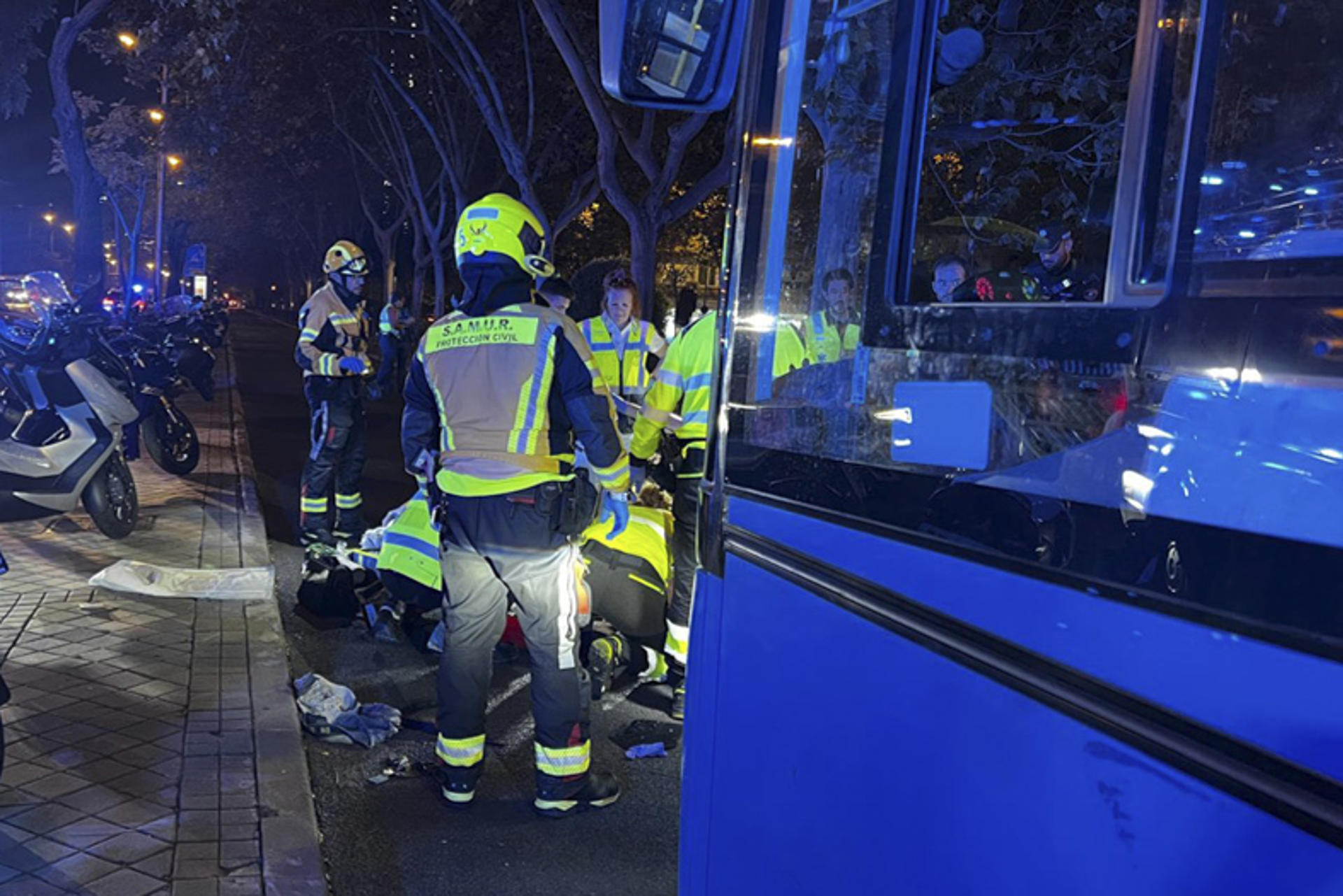 Un hombre de 60 años ha resultado herido grave este martes por la noche tras ser atropellado por un autobús en el Paseo de la Castellana de Madrid, ha informado Emergencias Madrid. EFE/Ayuntamiento de Madrid SOLO USO EDITORIAL/SOLO DISPONIBLE PARA ILUSTRAR LA NOTICIA QUE ACOMPAÑA (CRÉDITO OBLIGATORIO)
