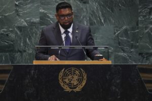 El presidente de Guyana, Irfaan Ali, habla durante la Asamblea General de la ONU en Nueva York el 24 de septiembre de 2025. EFE/EPA/SARAH YENESEL