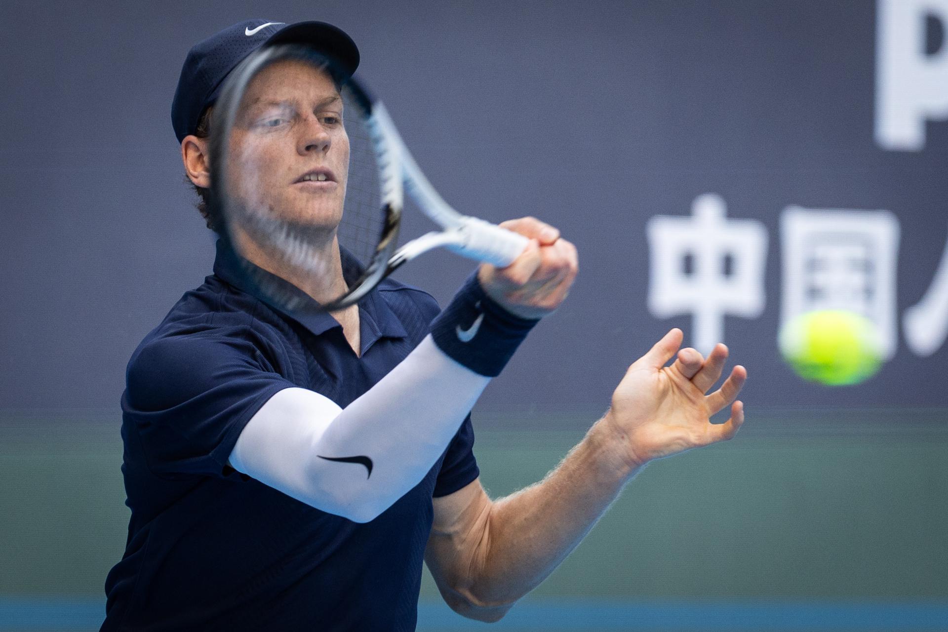 Jannik Sinner, en un momento de su partido contra el húngaro Fabian Marozsan, en el Abierto de tenis de China. EFE/EPA/JESSICA LEE