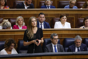 La vicepresidenta tercera y ministra para la Transición Ecológica y el Reto Demográfico, Sara Aagesen durante la sesión de control celebrada, este miércoles, en el Congreso de los Diputados. EFE/ J.J. Guillén