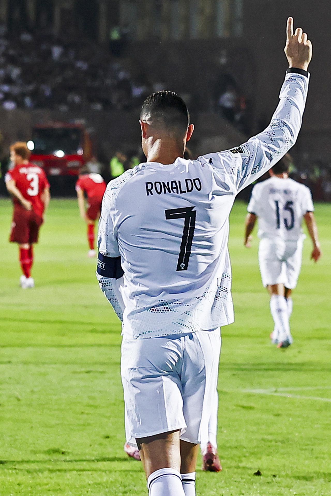 Cristiano Ronaldo aceleró hacia los históricos 1000 goles con un doblete ante Armenia igual que Joao Felix, que también hizo dos, en la goleada ante Armenia, en el inicio de ambos equipos en la fase de clasificación para el Mundial 2026. EFE/EPA/JOSE SENA GOULAO