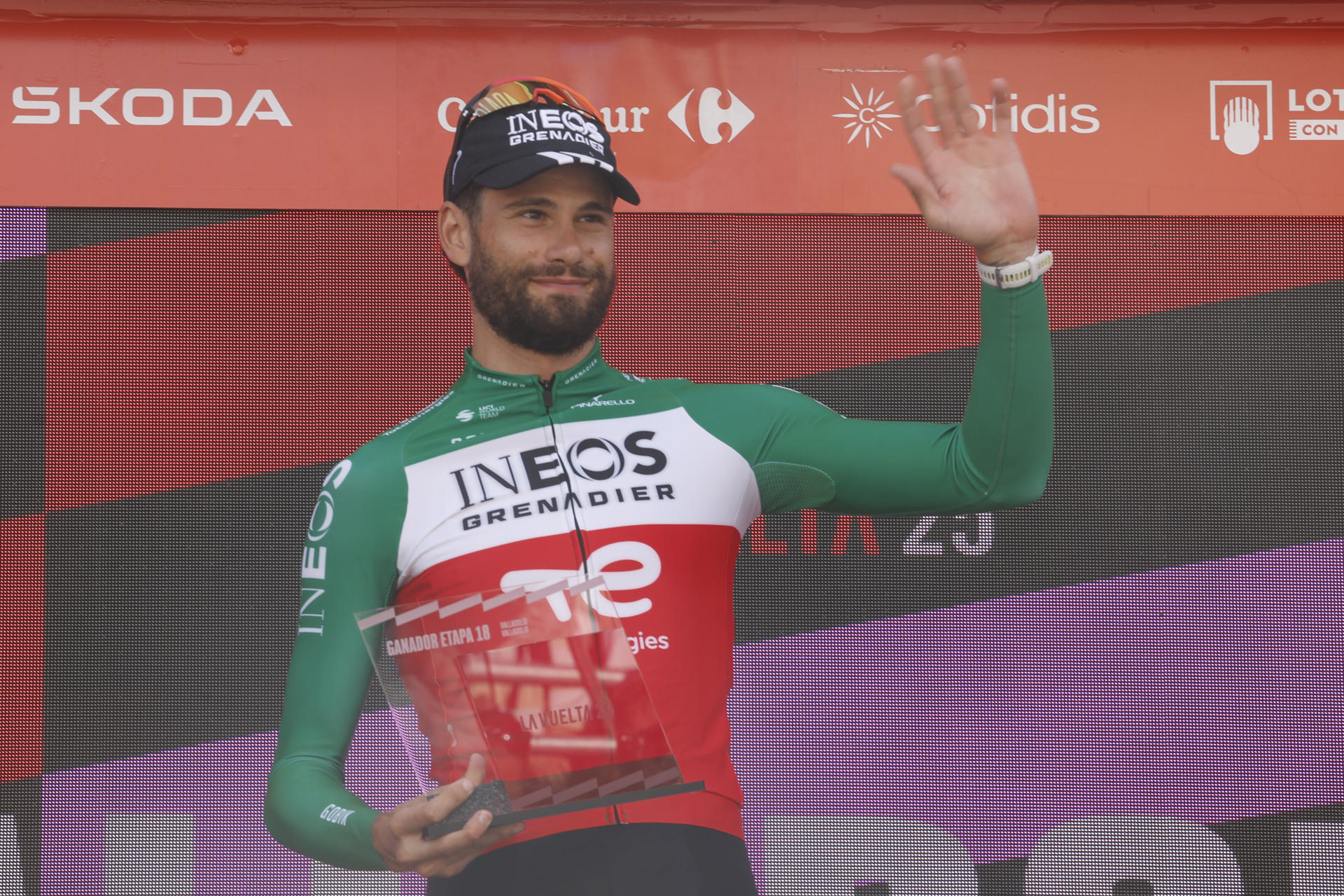 El ciclista italiano Filippo Ganna (Ineos Grenadiers) se impone cencedor de la 18º etapa de la Vuelta Ciclista a España, una contrarreloj individual de 12,2 km con salida y llegada en Valladolid, este jueves. La etapa se desarrolla entre grandes medidas de seguridad ante las protestas por la presencia de un equipo israelí, el Israel Premier Tech. EFE/ Javier Lizón
