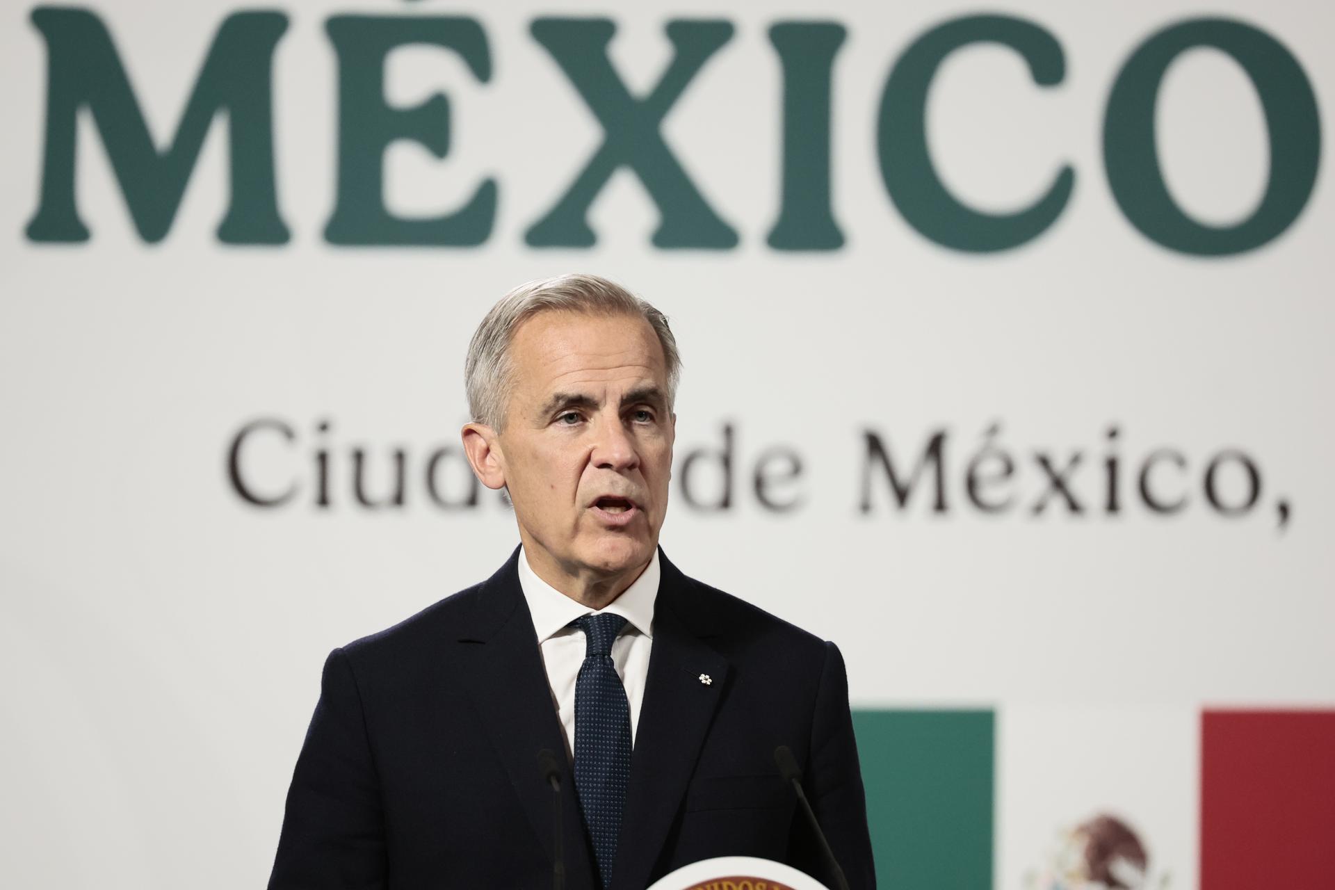 El primer ministro de Canadá, Mark Carney participa este jueves, durante una conferencia de prensa en Palacio Nacional de la Ciudad de México (México). EFE/José Méndez
