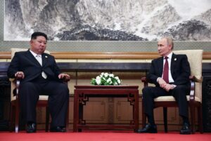 El líder norcoreano, Kim Jong Un, (I) y el presidente ruso, Vladimir Putin, asisten a una reunión en la Casa de Huéspedes del Estado Diaoyutai, con motivo del 80 aniversario de la victoria en la Guerra Popular de Resistencia China contra la Agresión Japonesa y el final de la Segunda Guerra Mundial, en Pekín, China, 03 de septiembre de 2025. EFE/EPA/ALEXANDER KAZAKOV/SPUTNIK/KREMLIN POOL MANDATORY CREDIT