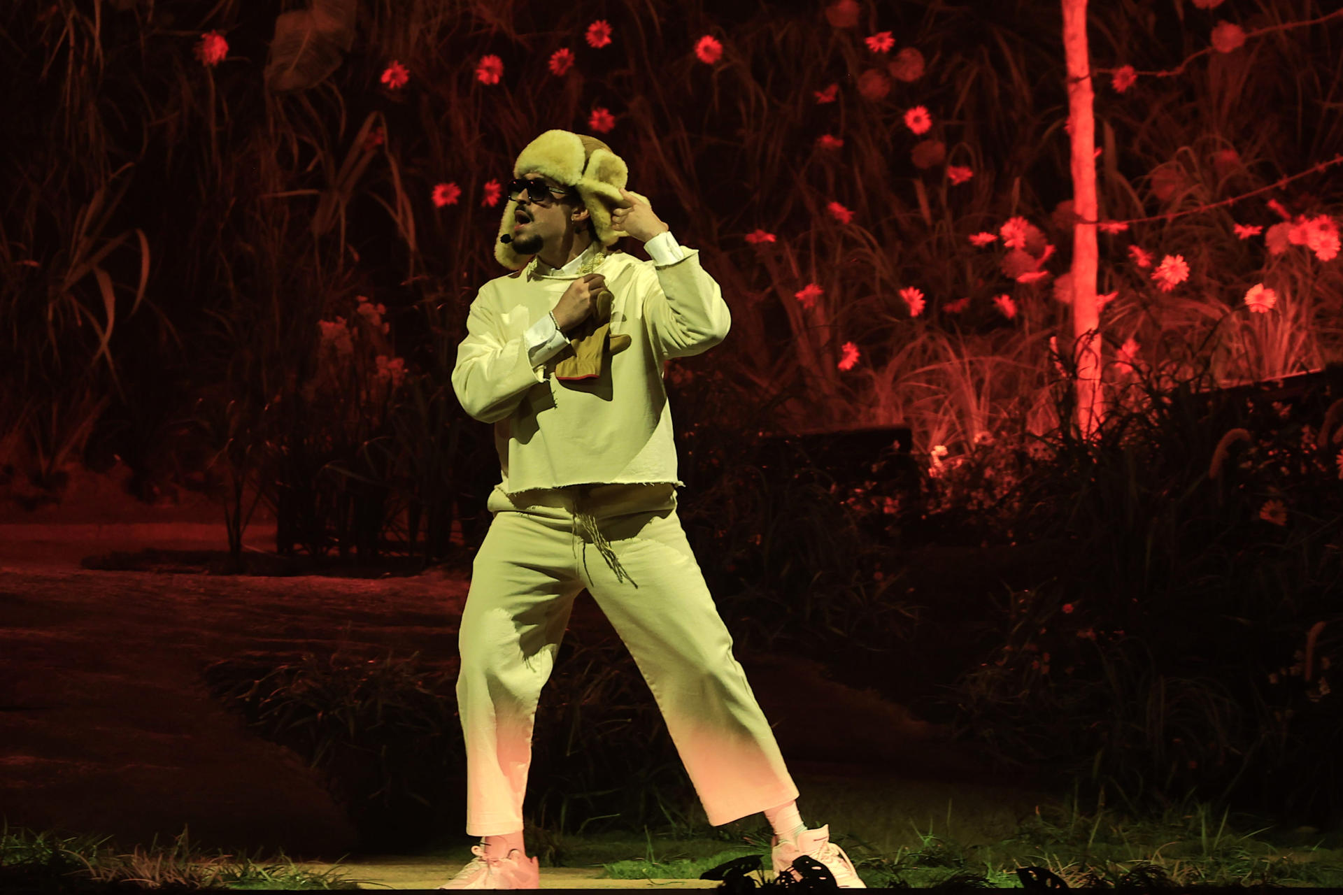 El cantante puertorriqueño Bad Bunny se presenta durante uno de sus conciertos en el Coliseo de Puerto Rico en San Juan (Puerto Rico). EFE/ Thais Llorca