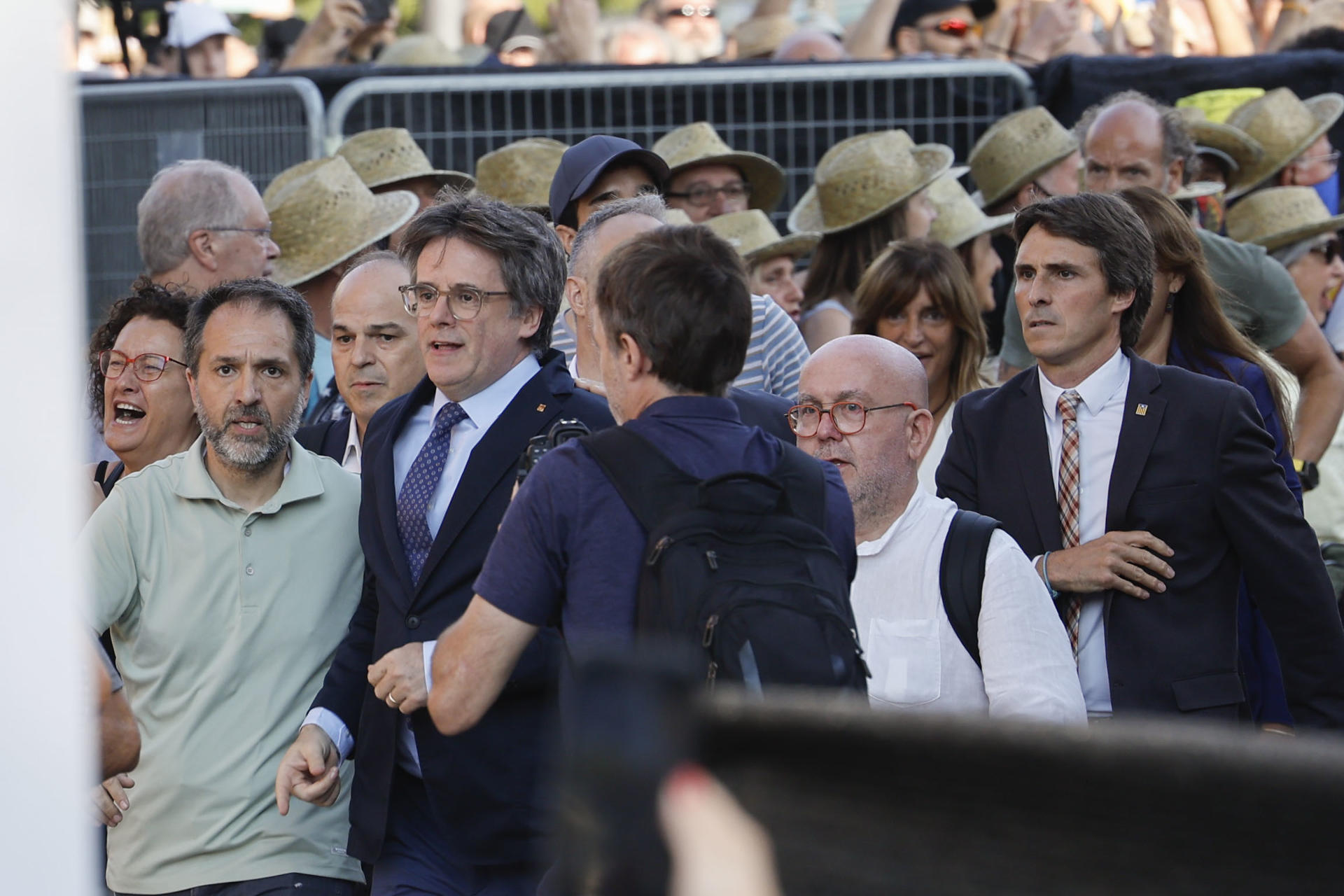 Llegada del líder de Junts Carles Puigdemont a las inmediaciones del Palau de la Generalitat el 8 de agosto de 2024.-EFE/ Alberto Estevez