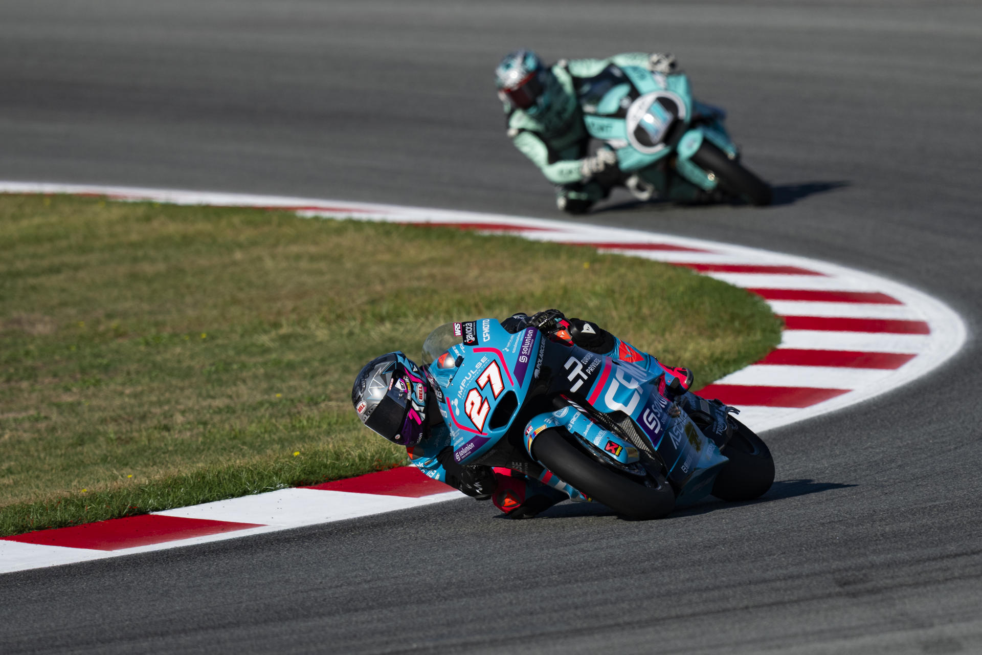 El piloto español de Moto2 Daniel Holgado (CFMoto Inde Aspar Team) durante los entrenamientos libres del Gran Premio de Cataluña, que se disputará en el circuito de Barcelona-Cataluña en Montmeló. EFE/Siu Wu
