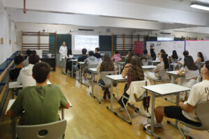 Un aula en la Comunidad foral el curso 2025-26. EFE/Villar López