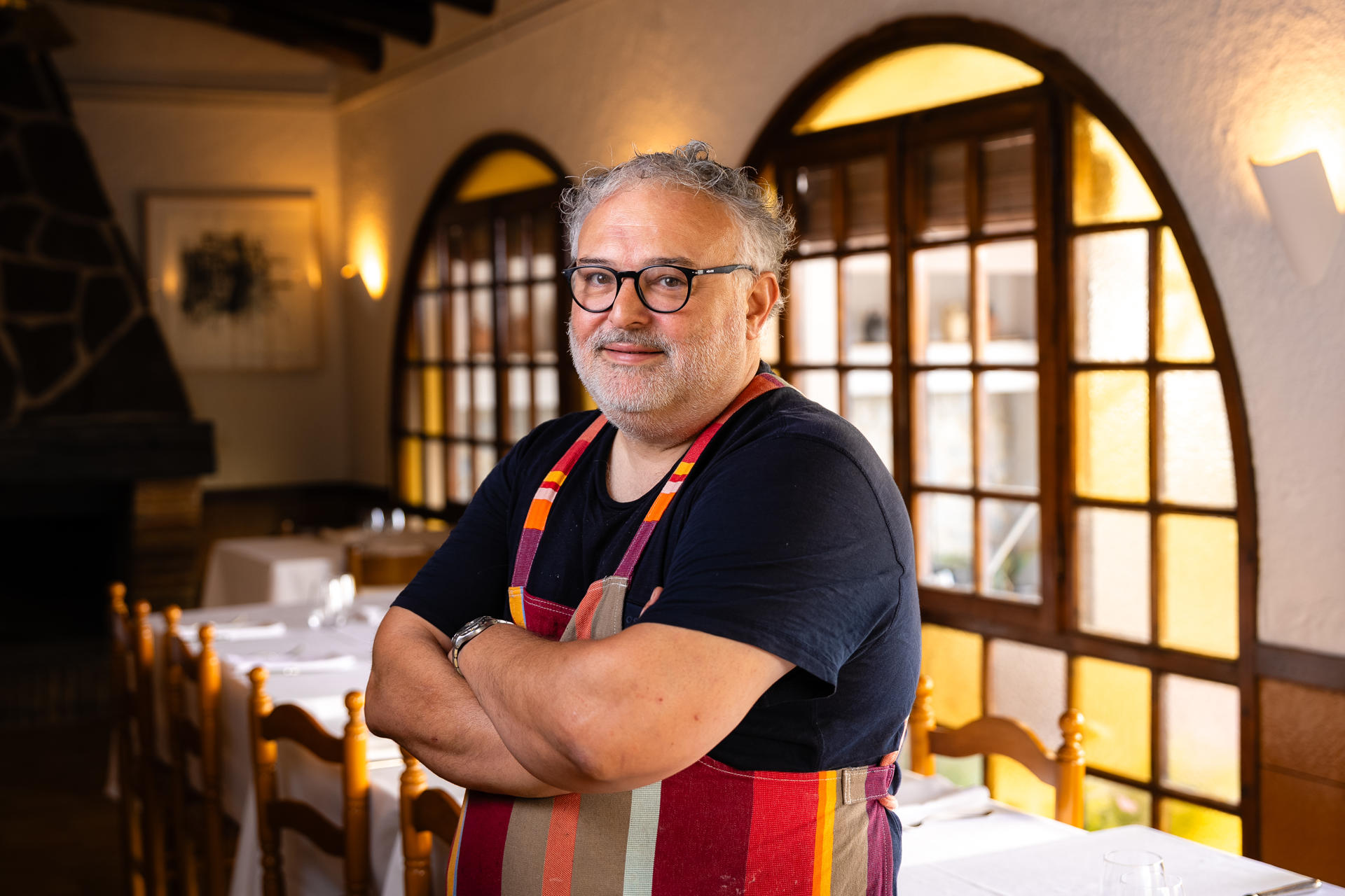 El chef Pere Arpa, que lució una estrella Michelin durante catorce años en una provincia tan vinculada a la alta cocina como Girona, acaba de reabrir en Palol de Revardit (Girona) Can Gelada, donde ofrece un menú diario de veinte euros y desde el cual critica la gastronomía "para ricos". EFE/David Borrat
