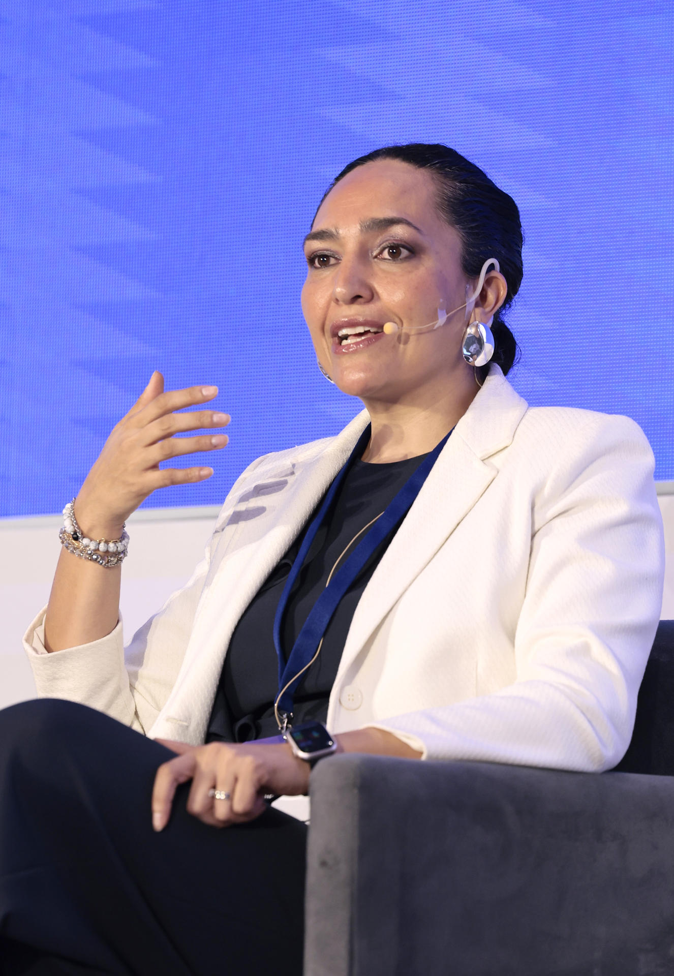 La oficial sénior de Crédito, Finanzas Corporativas y Calificaciones de Moody's, Roxana Muñoz, habla durante el foro 'Inside LatAm: México 2025' este jueves, en Ciudad de México (México). EFE/ José Méndez
