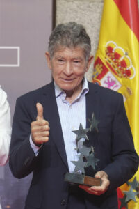 Fotografía de archivo del 17 de octubre de 2022 del alpinista español Carlos Soria recibiendo uno de los premios 7 Estrellas del Deporte, en Madrid (España)l. EFE/ Borja Sánchez-Trillo/ ARCHIVO