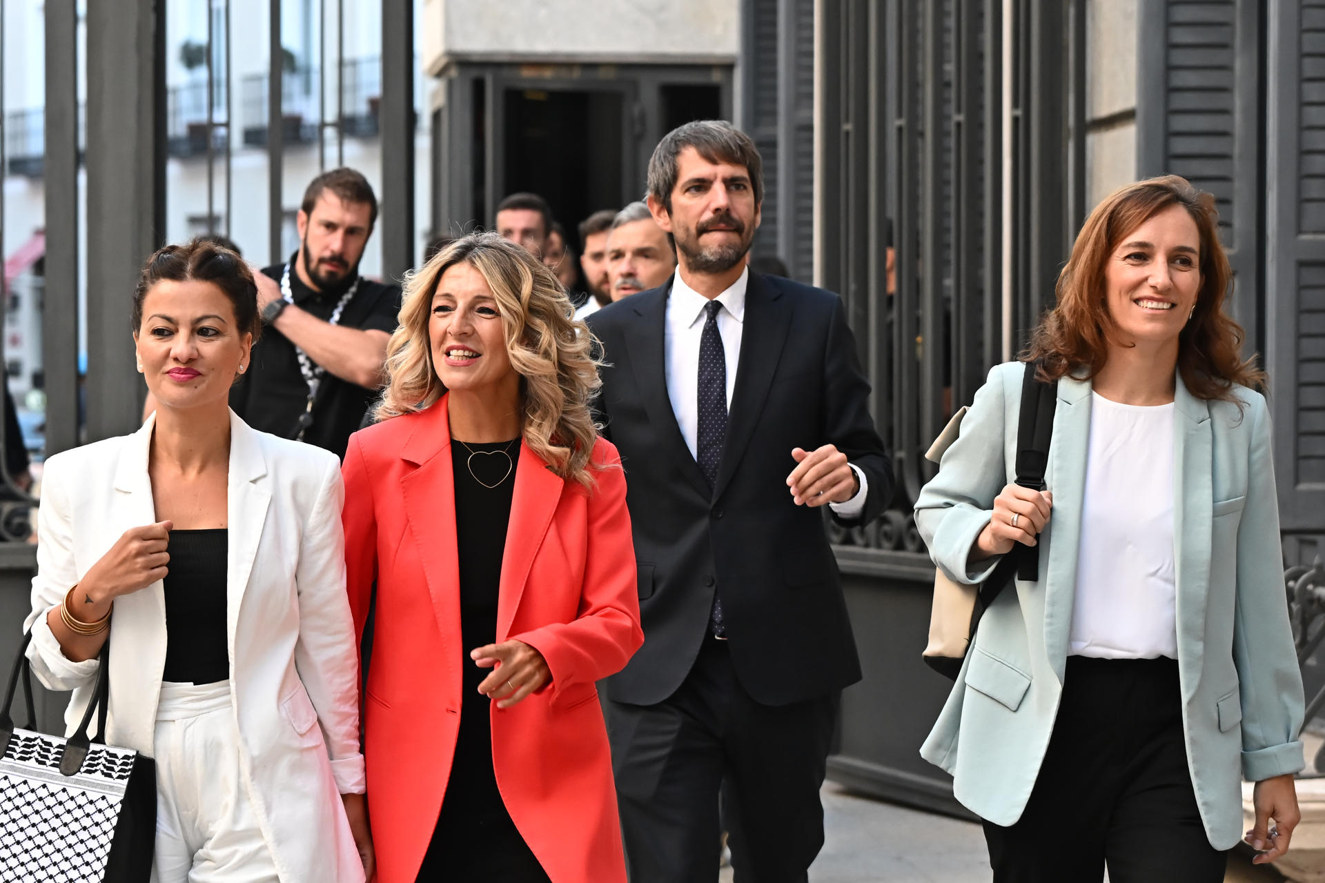(De i a d) La ministra de Juventud e Infancia, Sira Rego, la vicepresidenta segunda y ministra de Trabajo Yolanda Díaz, el ministro de Cultura, Ernest Urtasun y la titular de Sanidad, Mónica García en una imagen de este mes de septiembre a su llegada al Congreso de los Diputados en Madrid. EFE/ Fernando Villar