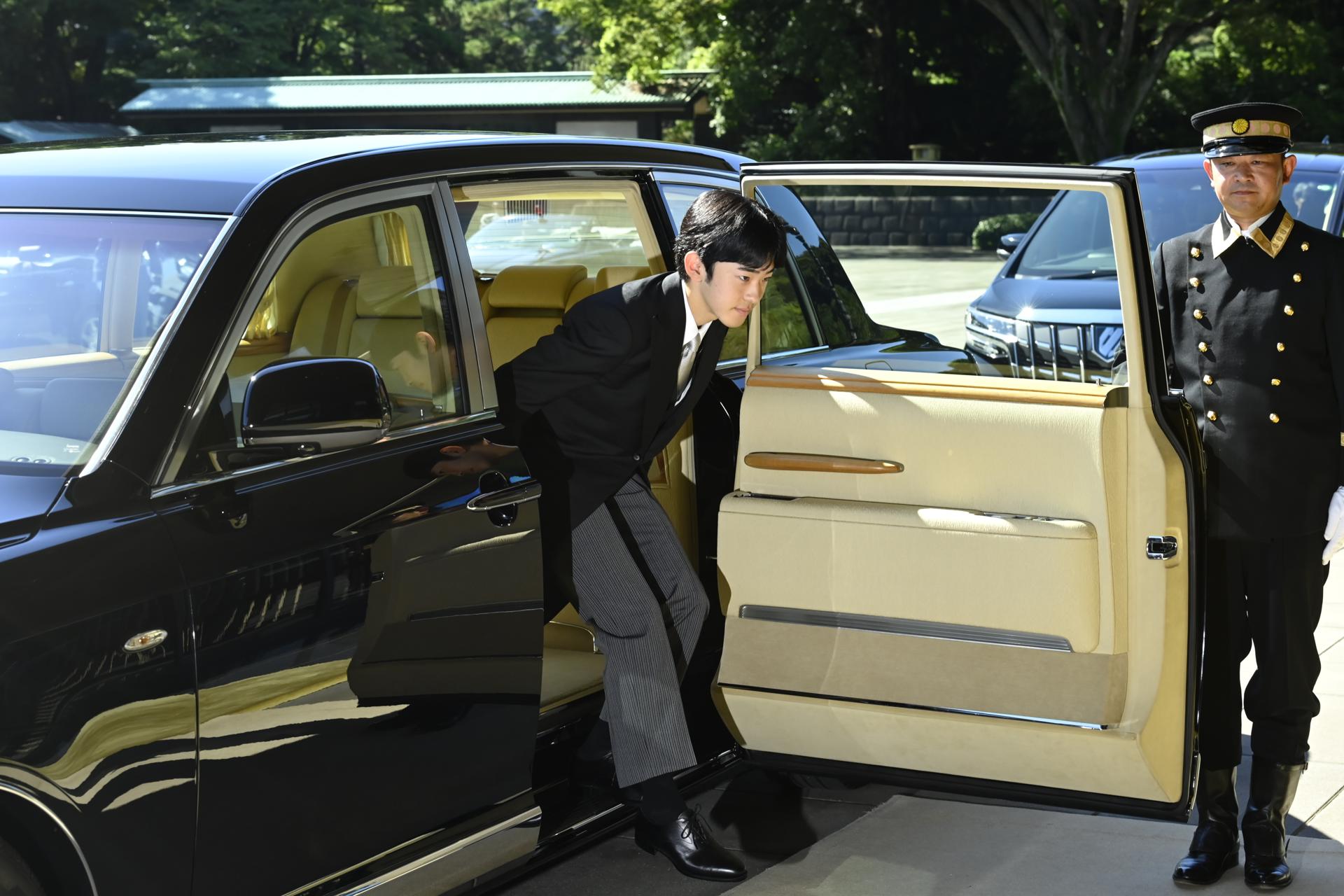 El príncipe Hisahito de Japón llega al Palacio Imperial para asistir a su ceremonia de mayoría de edad en Tokio, Japón, el 6 de septiembre de 2025. EFE/EPA/David Mareuil / POOL