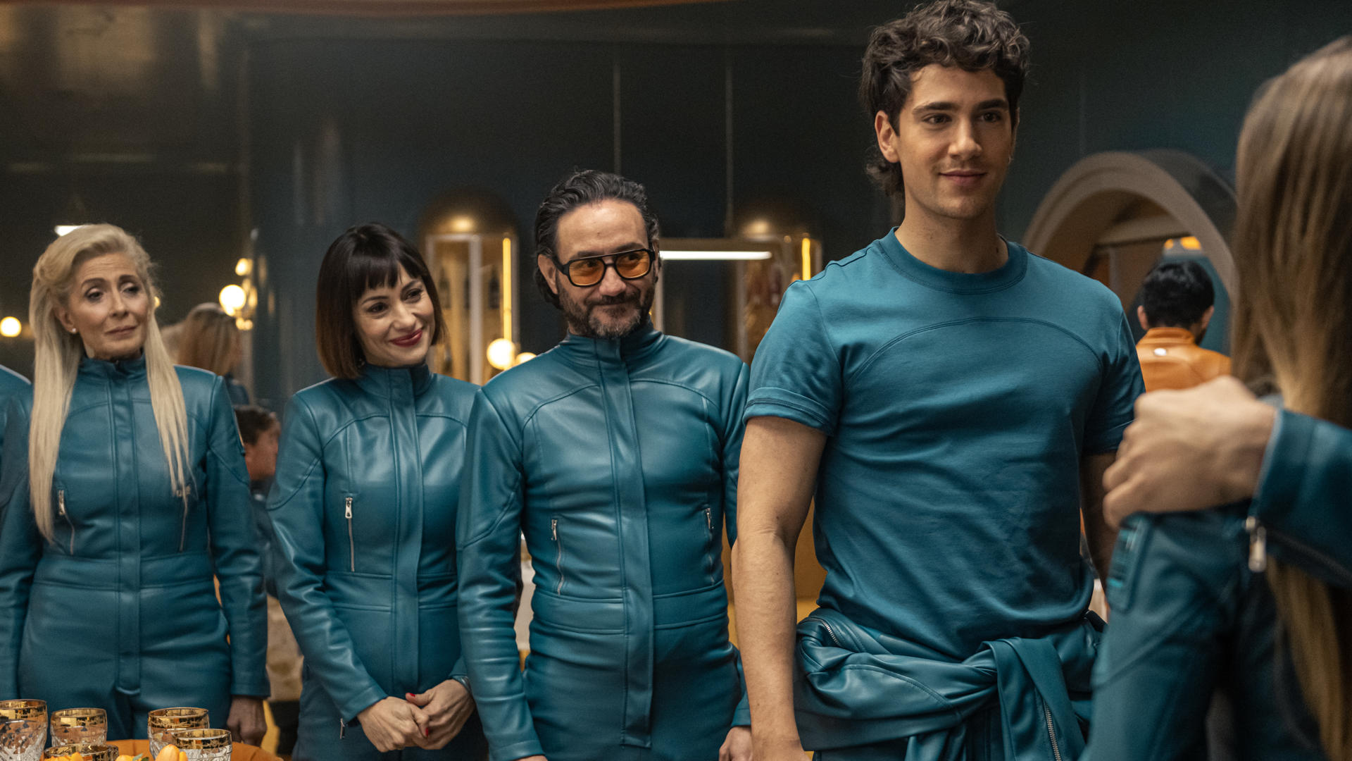 Un búnker de lujo para multimillonarios a la espera de una guerra nuclear, mucha testosterona, acción, drama, tensión y un guión repleto de giros inesperados son los ingredientes de ‘El refugio atómico’, una serie de los creadores de ‘La casa de papel’ que fusiona géneros y pone el apocalipsis al servicio del entretenimiento. Tamara Arranz/NETFLIX.
