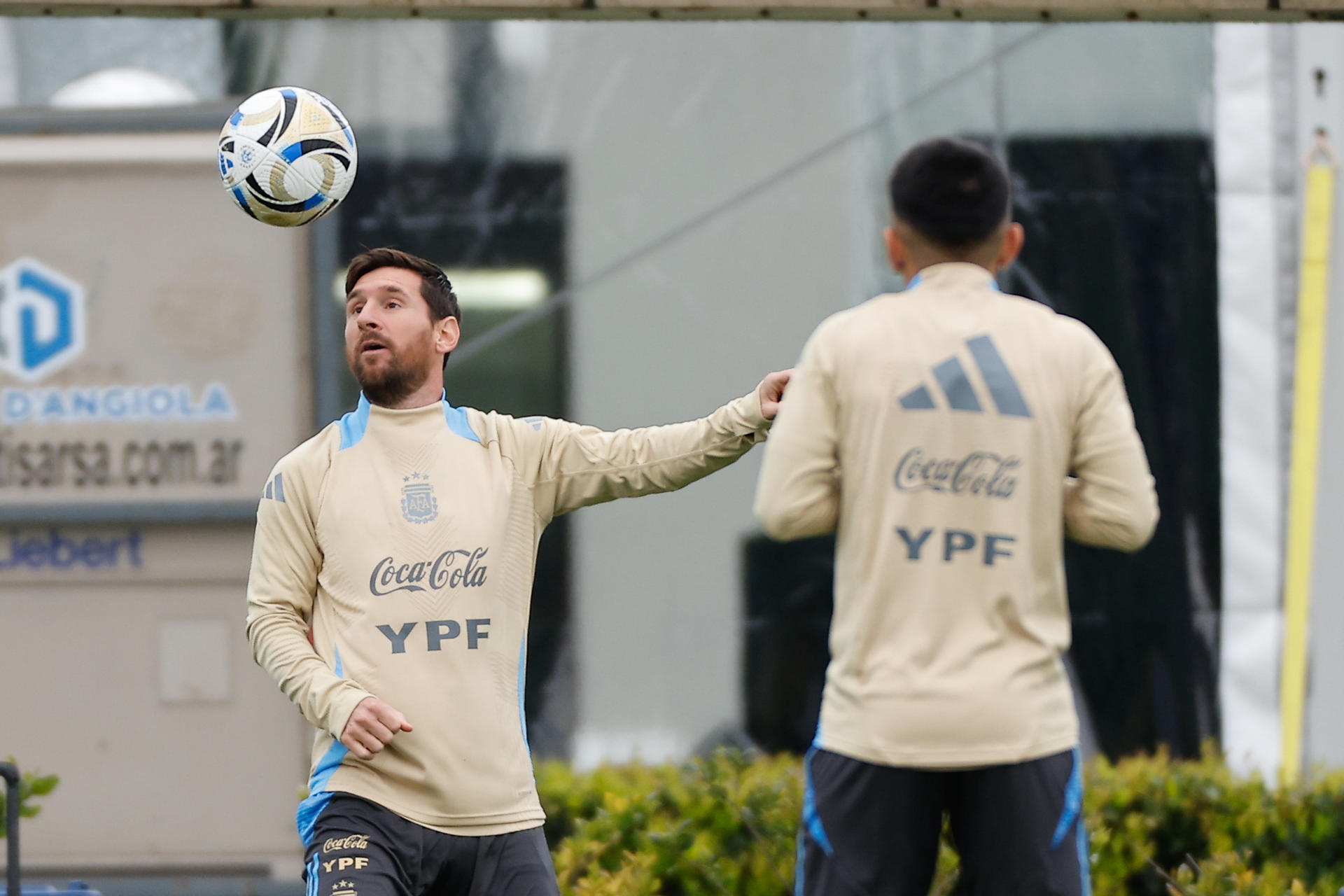 El jugador Lionel Messi durante un entrenamiento. EFE/ Juan Ignacio Roncoroni