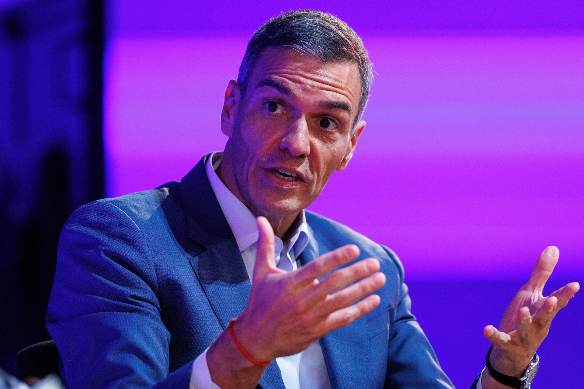 El presidente del Gobierno, Pedro Sanchez, en su intervención durante la Global Progress Action Summit en Londres. EFE/EPA/TOLGA AKMEN