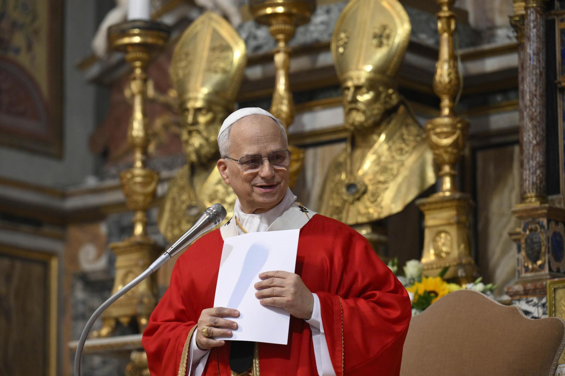 Una imagen facilitada por los medios del Vaticano muestra al Papa León XVI durante la Misa de apertura del Capítulo General de la Orden de San Agustín, en la Basílica de San Agustín en Campo Marzio, Roma, Italia, 01 de septiembre de 2025. (Papa, Italia, Roma) EFE/EPA/VATICAN MEDIA HANDOUT HANDOUT EDITORIAL USE ONLY/NO SALES