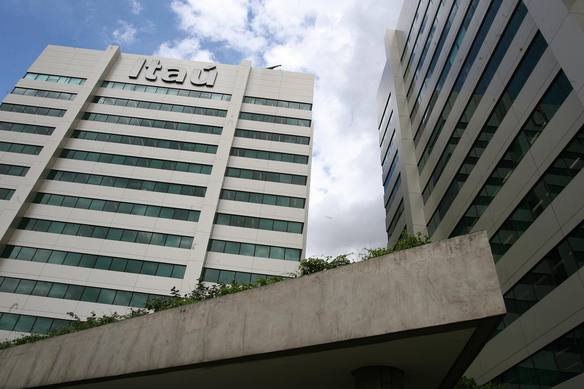 Fachada de la sede del banco Itaú en Sao Paulo (Brasil), en una fotografía de archivo. EFE/Sebastião Moreira.