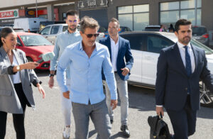 El actor Rodolfo Sancho a la salida de los juzgados de Puerto del Rosario, en Fuerteventura, en los que declaró tras la querella interpuesta por el ciudadano venezolano Nilson Domínguez, que acusa al intérprete español de intentar dirigir su testimonio en el juicio en Tailandia en el que Daniel Sancho fue declarado culpable de asesinato. EFE/Carlos de Saá