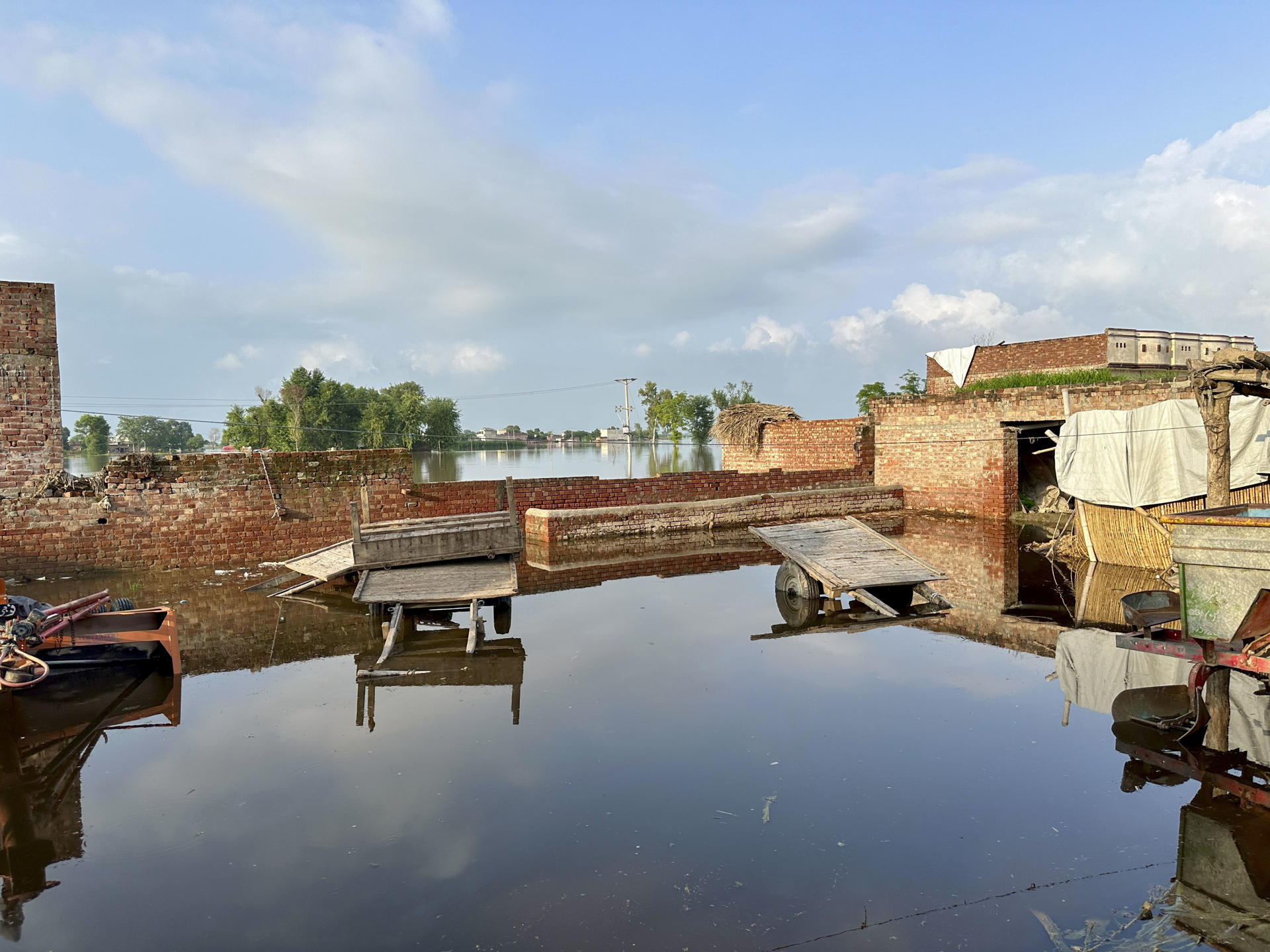 Vista de las inundaciones en la localidad de Chand Singh Wala en Pakistán a principios de este mes de septiembre. EFE/ Amjad Ali