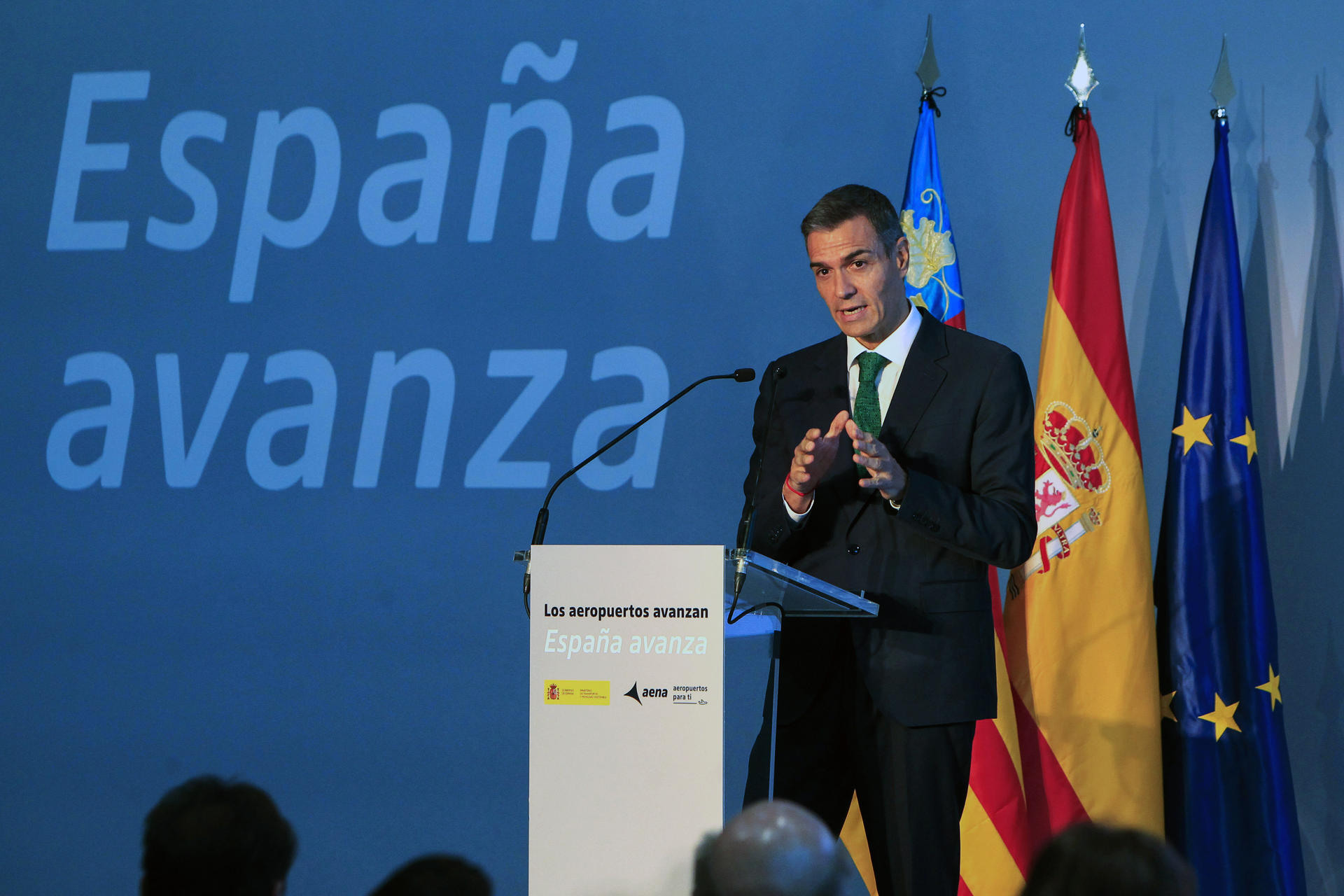 GRAFCVA9316. ELCHE (ALICANTE), 18/09/2025.- El presidente del Gobierno, Pedro Sánchez, durante la presentación de las inversiones previstas en los aeropuertos durante el quinquenio 2027-2031, que se espera que dupliquen las de los últimos años. EFE/Morell
