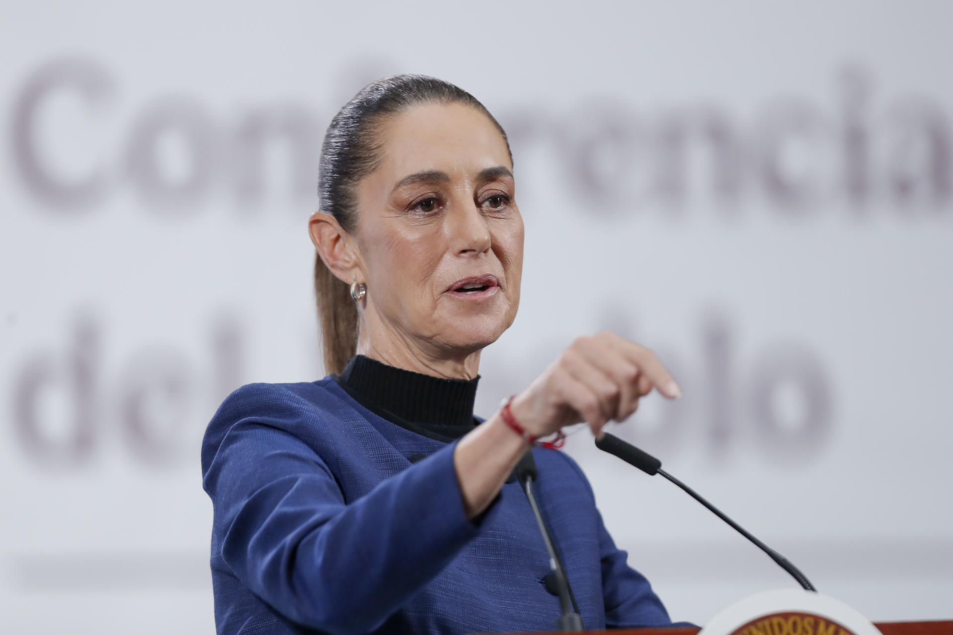 La presidenta de México, Claudia Sheinbaum, participa en una rueda de prensa este martes en Palacio Nacional de la Ciudad de México (México). EFE/ Isaac Esquivel
