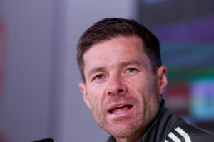 El entrenador del Real Madrid Xabi Alonso, durante la rueda de prensa posterior al entrenamiento realizado este viernes. EFE/Javier Lizón