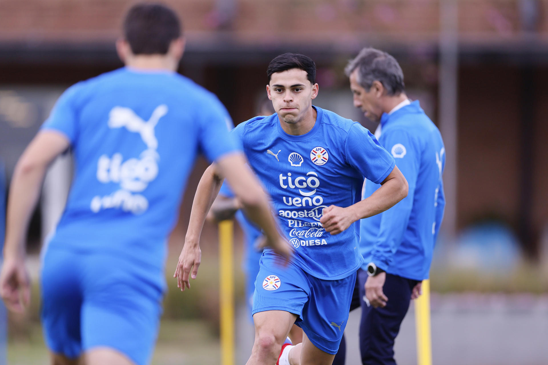 Fotografía cedida por la Asociación Paraguaya de Fútbol que muestra a Ramón Sosa, de la selección de Paraguay, durante un entrenamiento en Ypané (Paraguay). EFE/ Asociación Paraguaya de Fútbol