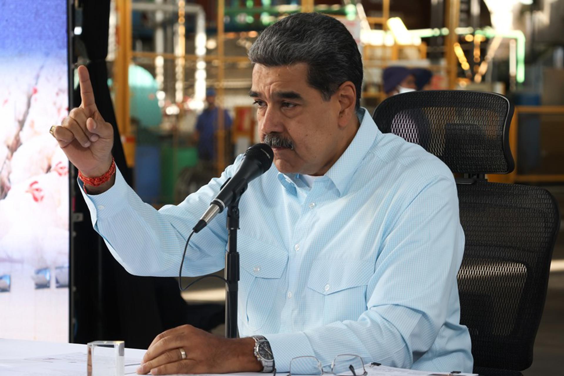 Fotografía cedida por Palacio de Miraflores que muestra al presidente de Venezuela, Nicolás Maduro hablando en Caracas (Venezuela). EFE/ Palacio de Miraflores /