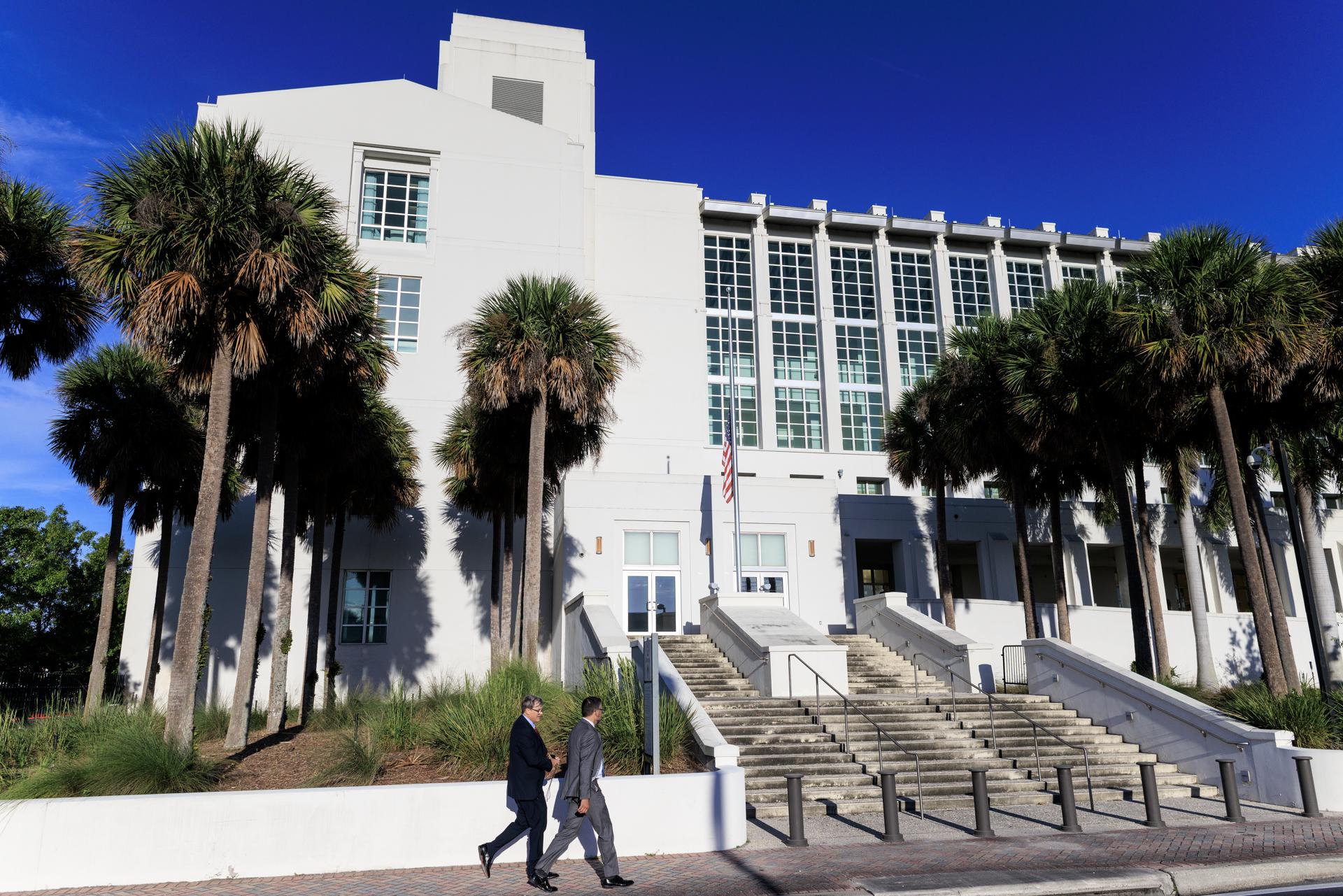Fotografía del edificio del Palacio de Justicia donde se lleva a cabo el juicio contra Ryan Routh en Fort Pierce, Florida (EE.UU.). EFE/EPA/CRISTOBAL HERRERA-ULASHKEVICH