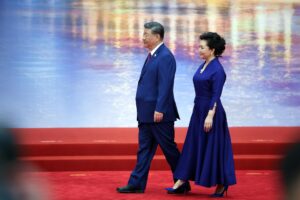 El presidente chino, Xi Jinping, y su esposa, Peng Liyuan, asisten a una ceremonia de bienvenida a los jefes de Estado de la OCS (Organización de Cooperación de Shanghai) en Tianjin, China, el 31 de agosto de 2025. EFE/EPA/ALEXANDER KAZAKOV/SPUTNIK/KREMLIN POOL / POOL MANDATORY CREDIT