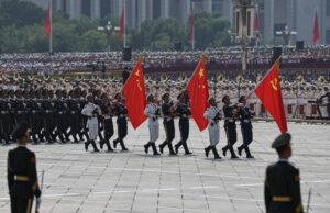 Tropas chinas fueron captadas este miércoles, 3 de septiembre, durante una parada militar con motivo del 80 aniversario del final de la Guerra chino-Japonesa, en Pekín (China). EFE/Andrés Martínez