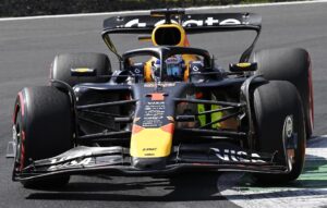 El cuádruple campeón del mundo neerlandés Max Verstappen (Red Bull) saldrá primero este domingo en el Gran Premio de Italia, el decimosexto del Mundial de Fórmula Uno, que se disputa en Monza, el templo de la velocidad. EFE/EPA/DANIEL DAL ZENNARO