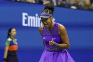 La japonesa Naomi Osaka eliminó este miércoles a la checa Karolina Muchova del Abierto de Estados Unidos y regresó, cinco años después, a unas semifinales, donde la espera la estadounidense Amanda Anisimova. EFE/EPA/SARAH YENESEL