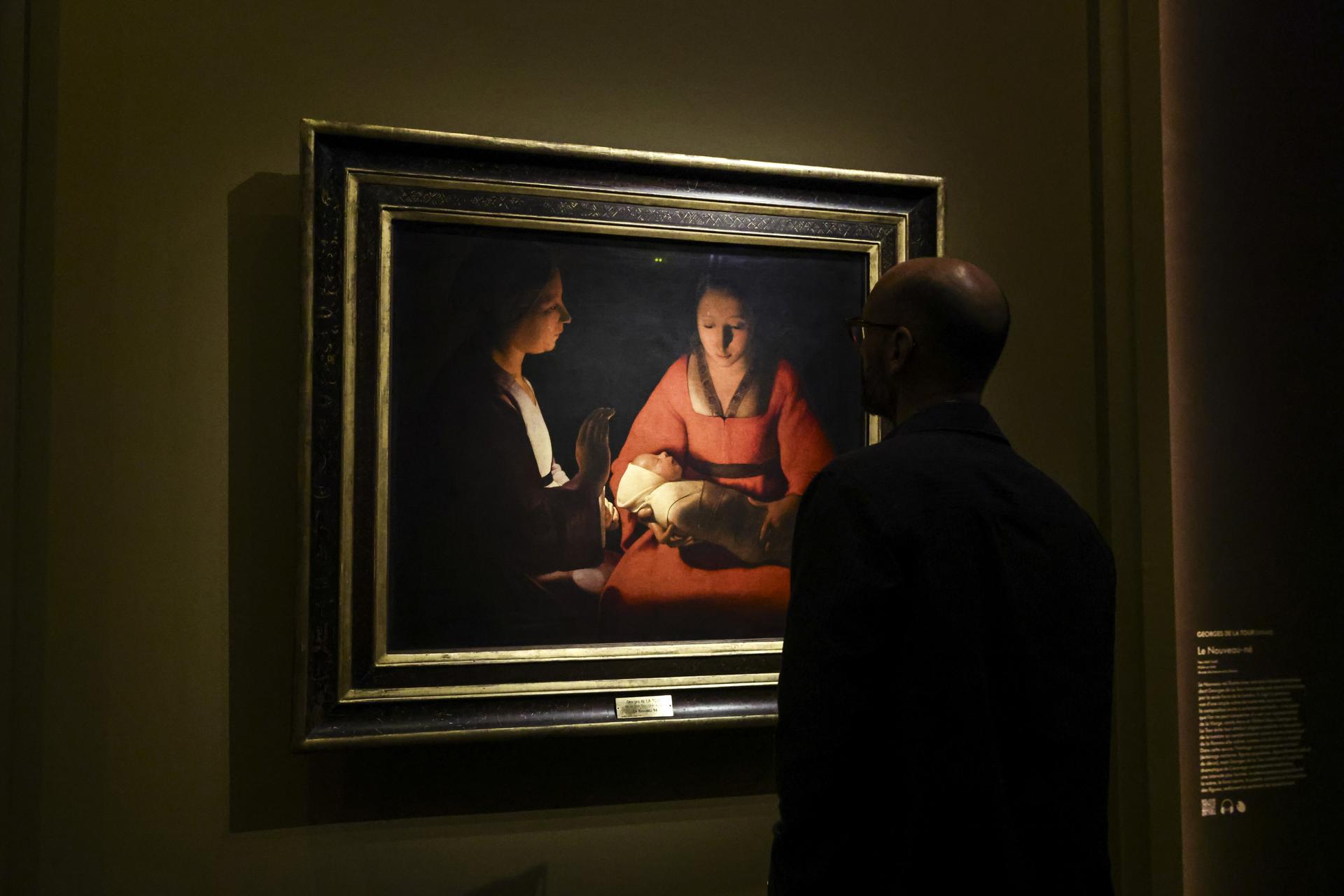 Un hombre contempla el cuadro 'El recién nacido', del pintor francés Georges de La Tour, en la exposición sobre la obra de este artista organizada en el Museo Jacquemart André de París.EFE/EPA/Teresa Suarez
er Georges de La Tour during a press visit of the exhibition 'Georges de La Tour. Between Light and Shadow' at the Jacquemart-Andre Museum in Paris, France, 09 September 2025. The exhibition, which features 30 paintings and is the first retrospective dedicated to Georges de La Tour in France since 1997, runs from 11 September to 25 January 2026. (Francia) EFE/EPA/Teresa Suarez